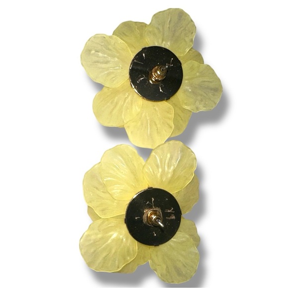 Chic Floral Yellow Earrings - Picture 2 of 2